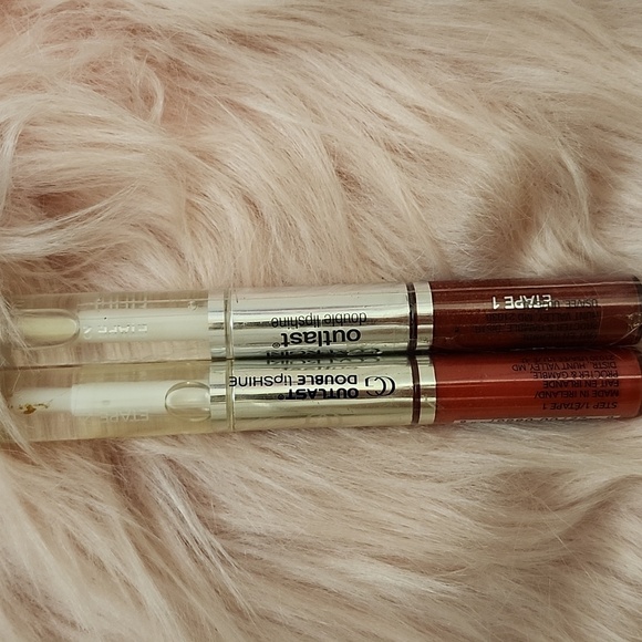 DISCONTINUED!!COVERGIRL OUTLAST DOUBLE LIPSHINE-CHOOSE ONE!! - Picture 1 of 4